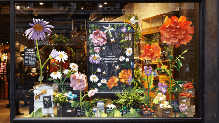 boutique window display ideas